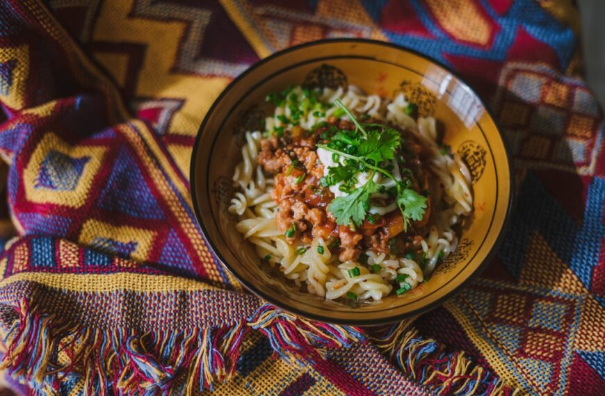 Azjatyckie inspiracje w polskiej kuchni – jak przenikają smaki?